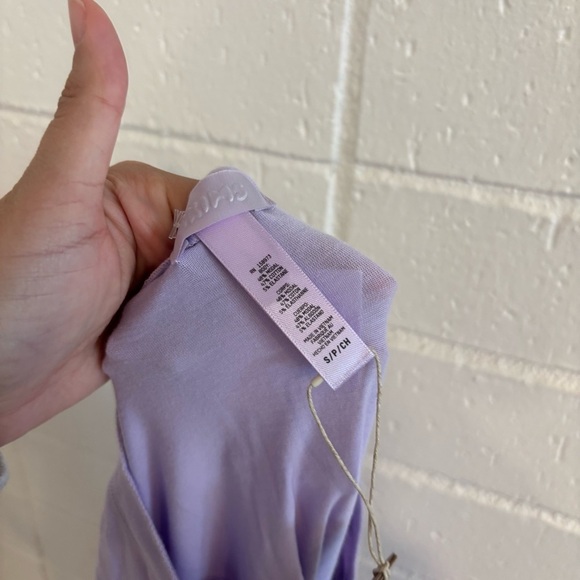 NWT SKIMS boyfriend longsleeve Henley shirt in lily - Picture 6 of 6